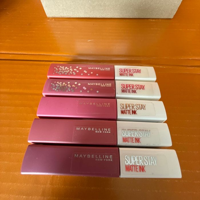 Lot de 5 gloss Maybelline, super Stay déjà utilisé mais très peu