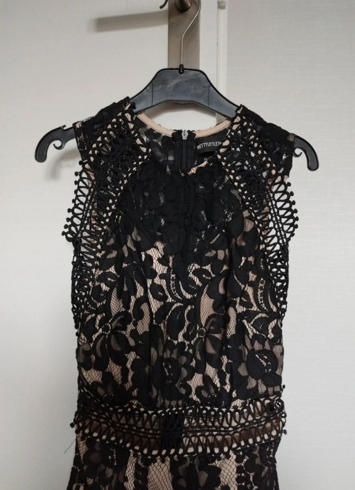 Combishort en dentelle - photo numéro 2