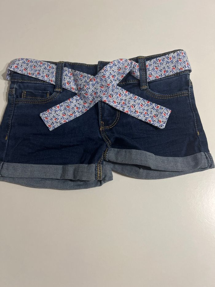 Short okaidi neuf 4 ans