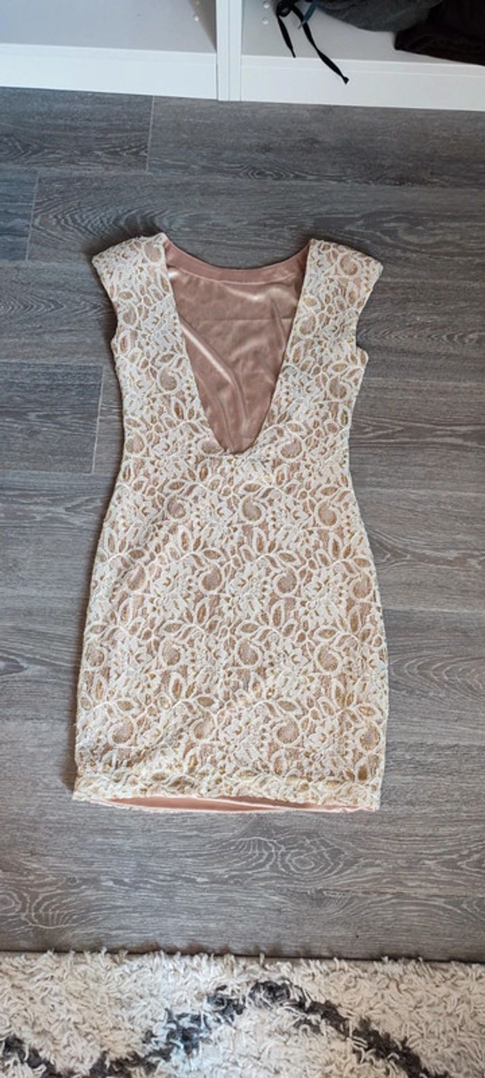 Robe dos nus - photo numéro 2