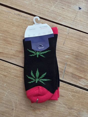 🍃 Chaussettes “feuille qui détend” - Style chill assuré