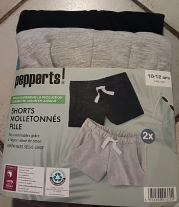 2 shorts fille taille 10 /  12 ans 🎁 Neuf