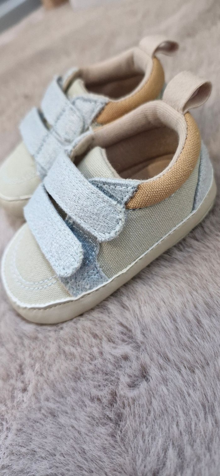 Chaussure à scratchs bébé taille 0-3 mois Vert d'eau et bleu marron - photo numéro 2