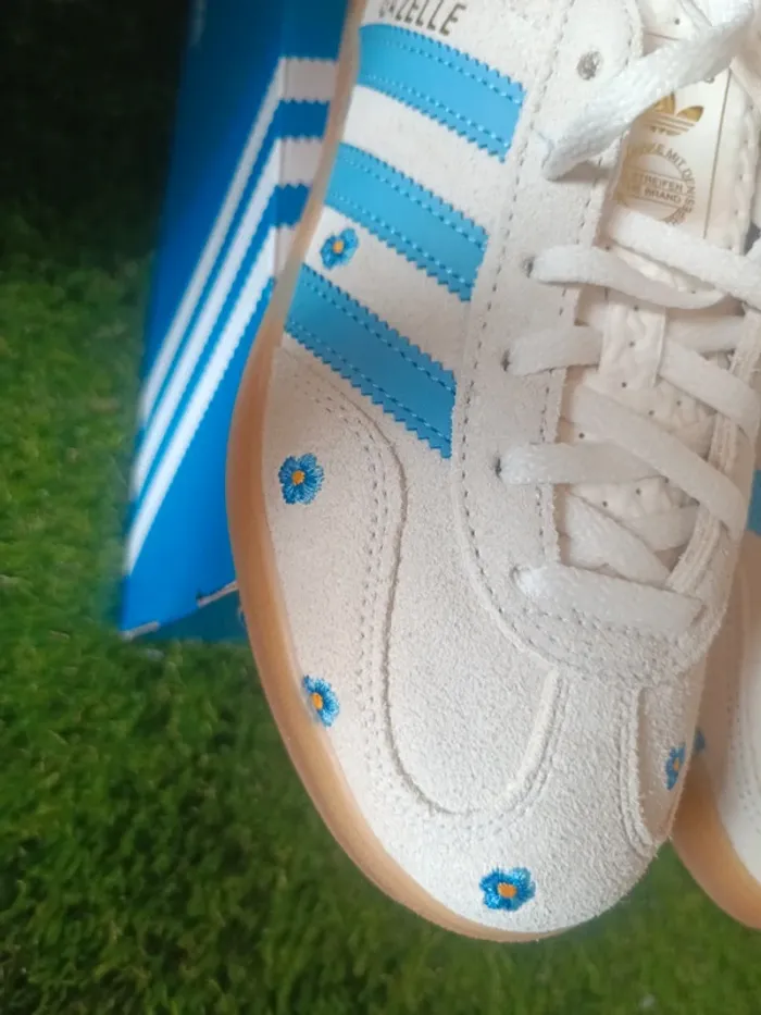 Basket adidas gazelle indoor light blue floral neuve T38 - photo numéro 4