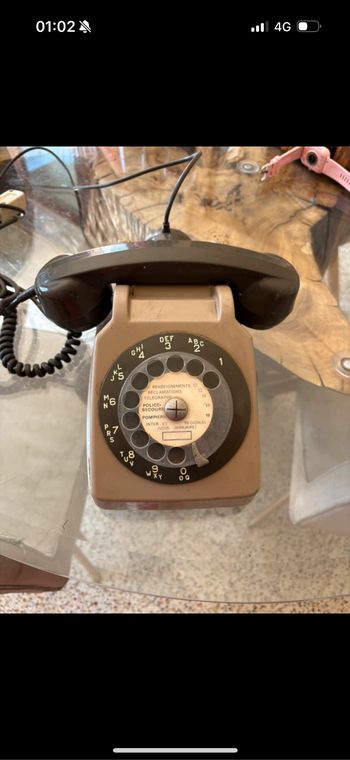 Téléphone à cadran rotatif