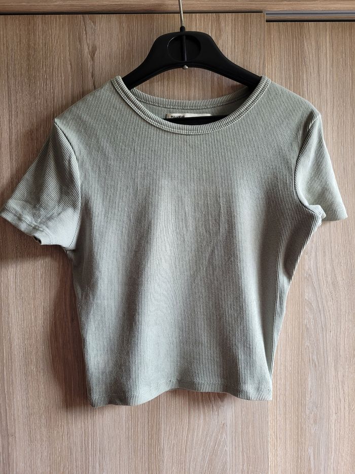 Tee-shirt court taille S Pull&bear - photo numéro 2