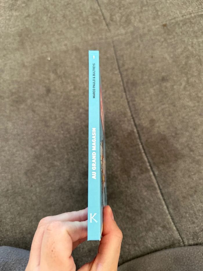 Livre au grand magasin - photo numéro 2