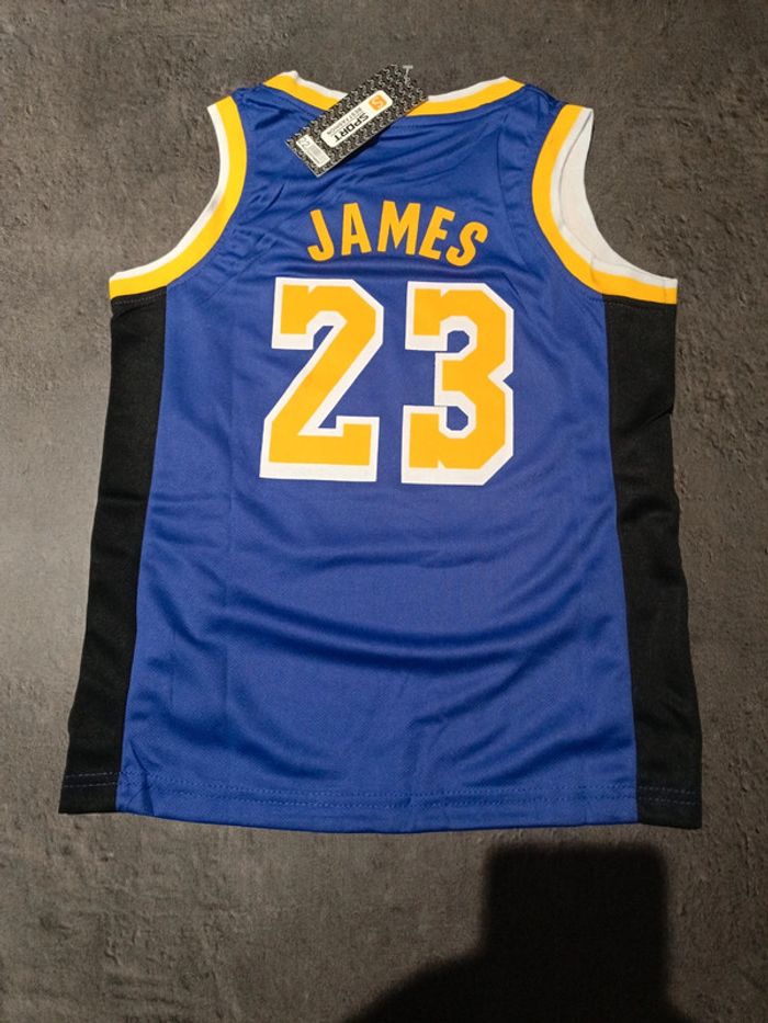 Tenue NBA Los Angeles Lakers LeBron James violet. T.22 - photo numéro 2