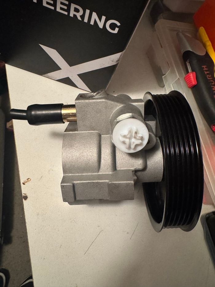 Pompe direction assistée - photo numéro 2