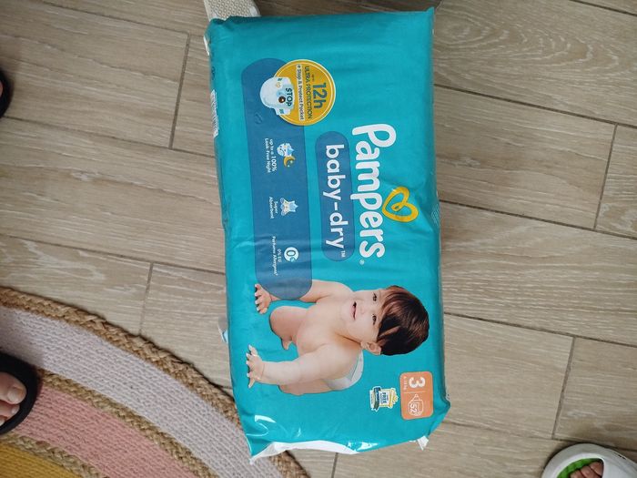 Couches Pampers baby dry taille 3