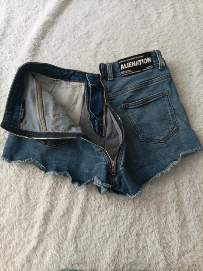 Short Aliénation taille 36 - photo numéro 6
