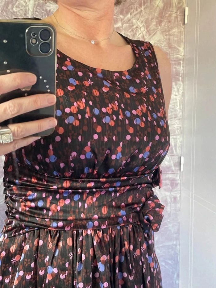 Superbe robe chic resserrée à la taille - photo numéro 4