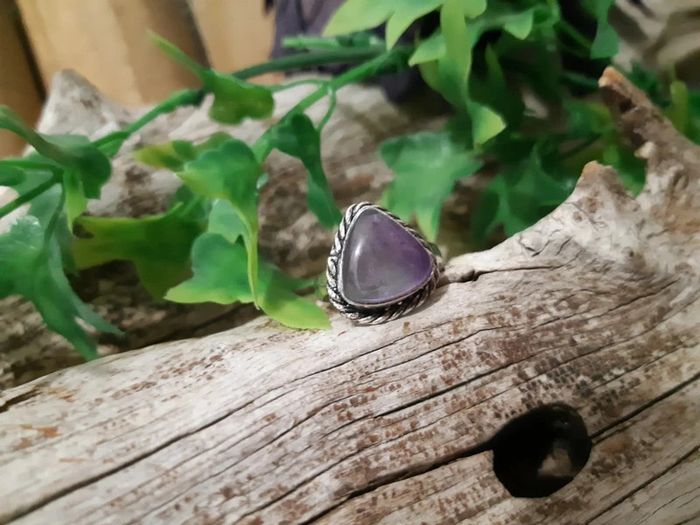 Bague en argent plaqué avec une améthyste - photo numéro 2