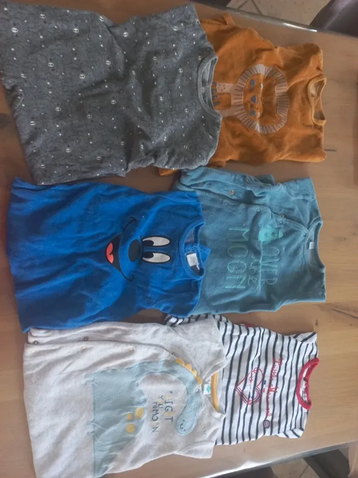 Lot 6 pyjamas velour 9 mois