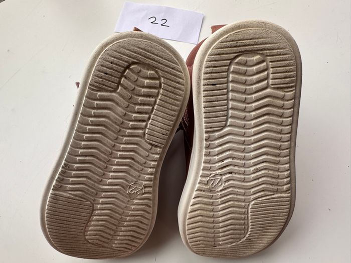 Lot de chaussures taille 19 à 22 - Puma, Minnie et autre - photo numéro 7