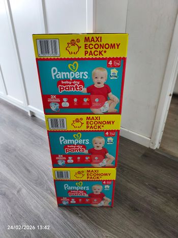 3 Pampers taille 4 pants