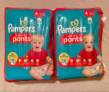 Lot 2 paquets neufs 84 pants taille 4