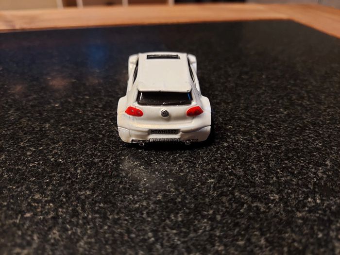 Volkswagen Golf GTI couleur blanc nacré - photo numéro 3