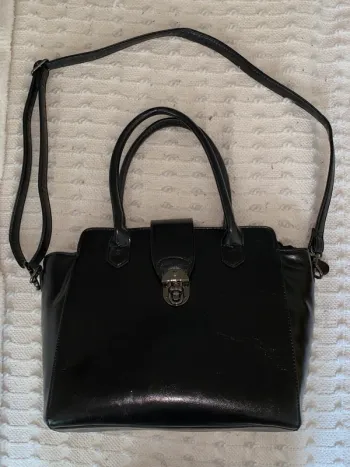Sac à main noir avec bandoulière