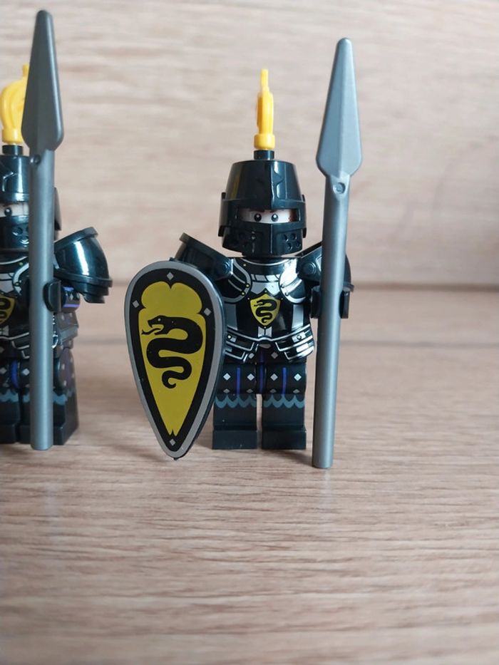 Figurines type lego 2 soldats chevaliers du Serpent - photo numéro 3
