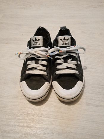 Basket Adidas noir T 36