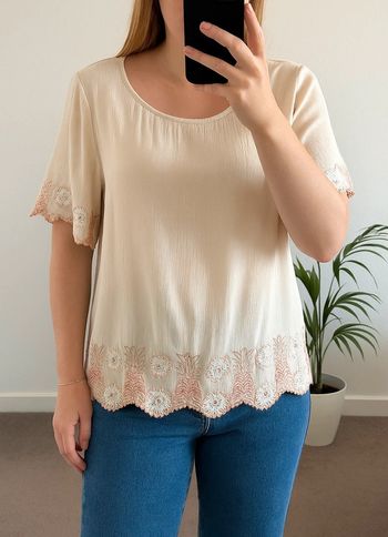 Top d'été avec broderies fleurs et ananas taille U - Louise Misha
