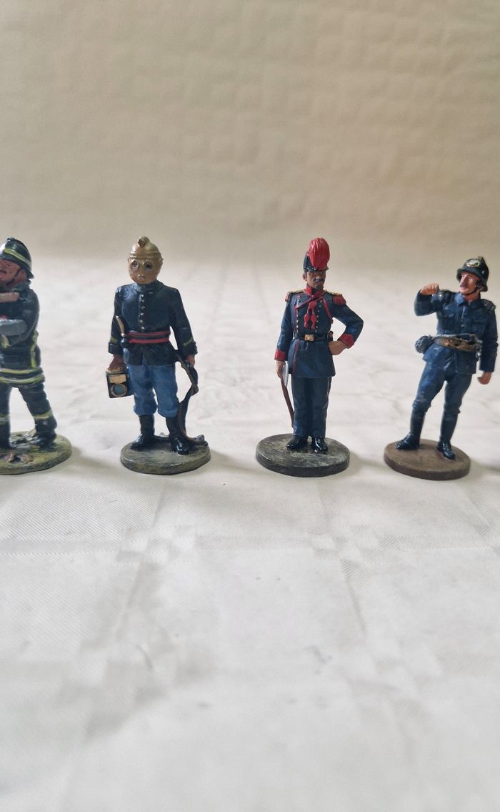 Lot de 7 figurine en plomb  , peinte à la main  , Del prado  , pompier , les héros du feu - photo numéro 5