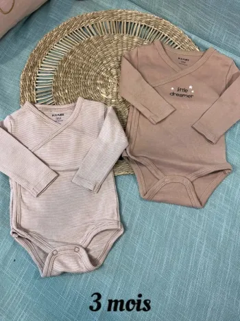 Lot 2 bodies taille 3 mois