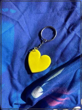 Porte clef cœur jaune
