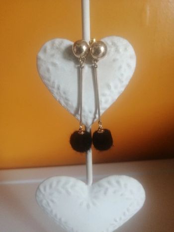 🌸Boucles d'oreilles tige acier doré au pompon noir "Etsy" 🌸