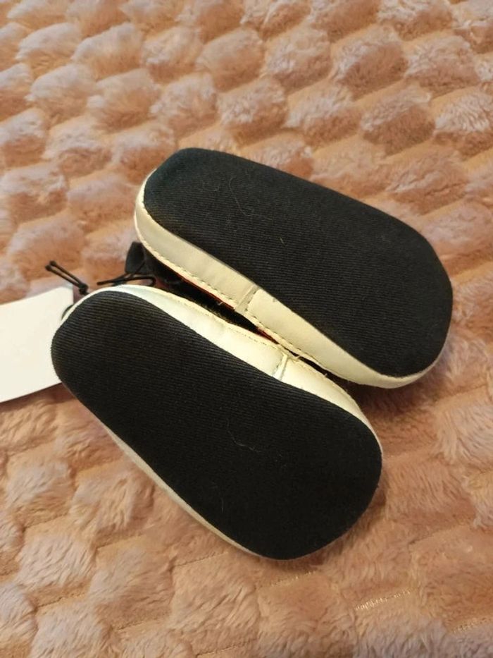 Chaussure bébé Kiabi 3/6m tbe - photo numéro 3