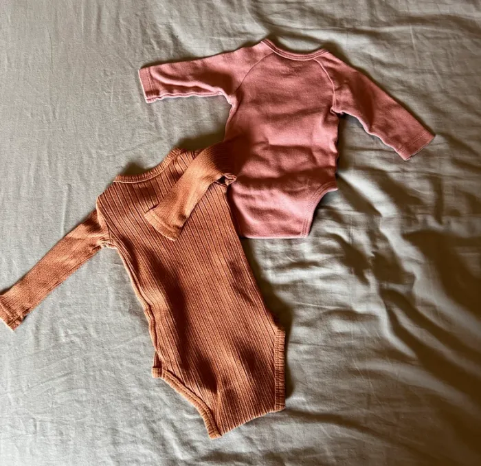 🍂 Lot 2 bodies manches longues 1M – Terre & Rose - photo numéro 3