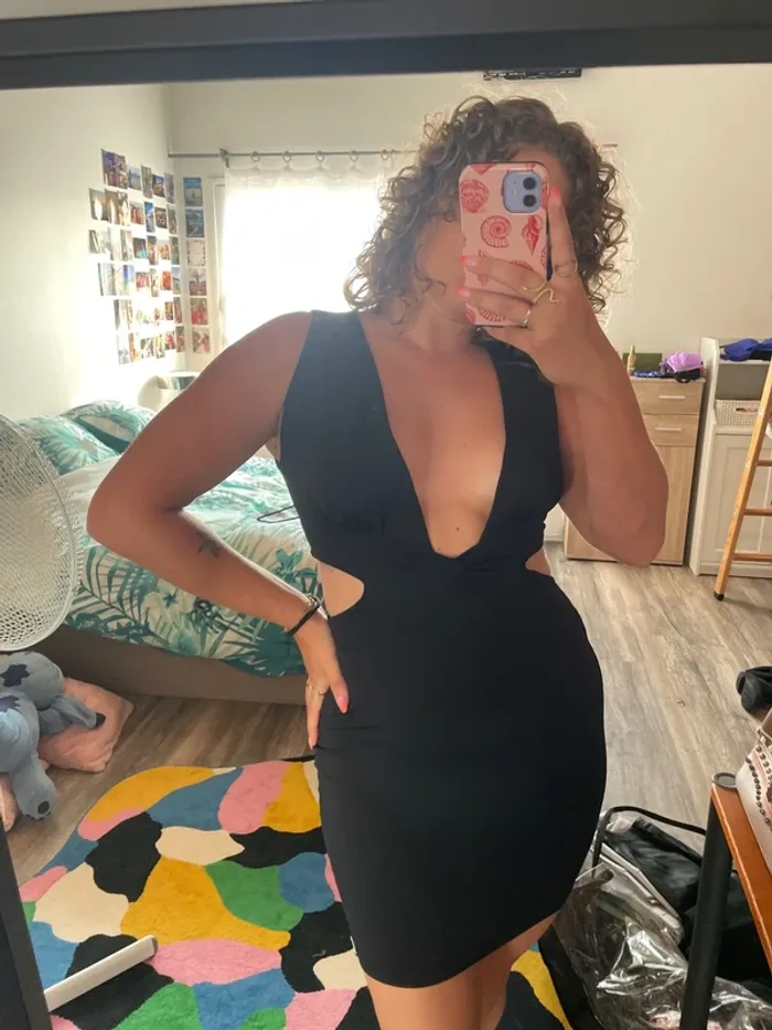 Robe moulante décolletée