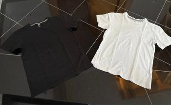 Lot de 2 T-shirt taille 12 ans