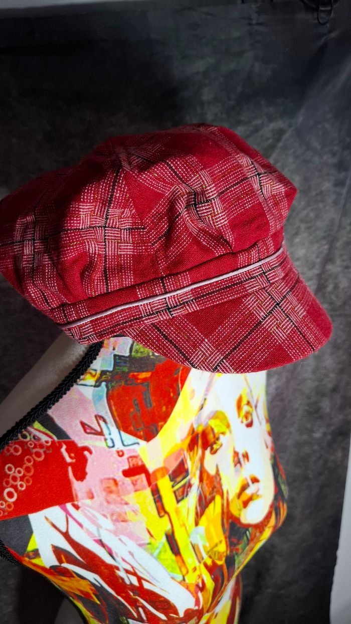 Casquette gavroche style rétro rouge à carreaux - photo numéro 1