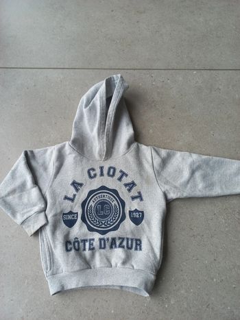 Sweat à capuche 2 ans
