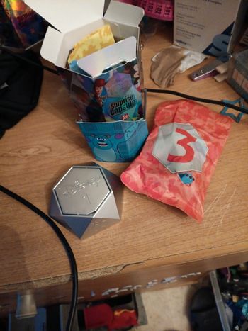 Capsule surprise disney Sully juste le pied qui sort