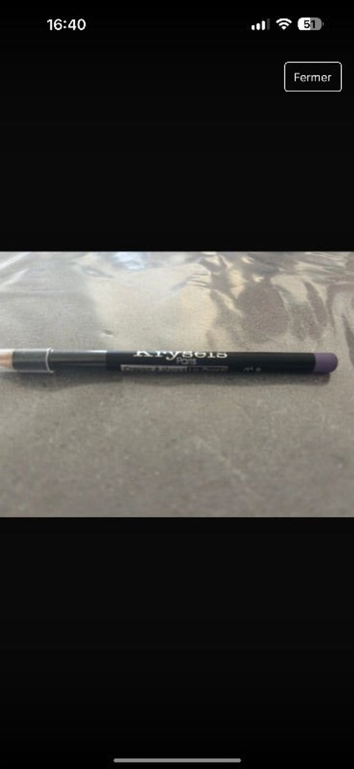 Crayon à lèvre violet-mauve