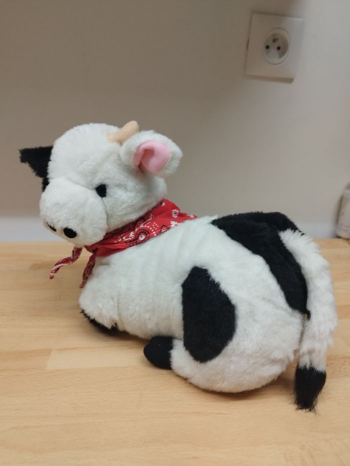 Vache en fourrure et son bandana - photo numéro 5