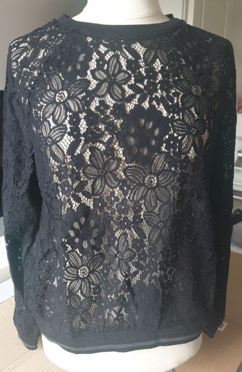 Haut manche longue dentelle