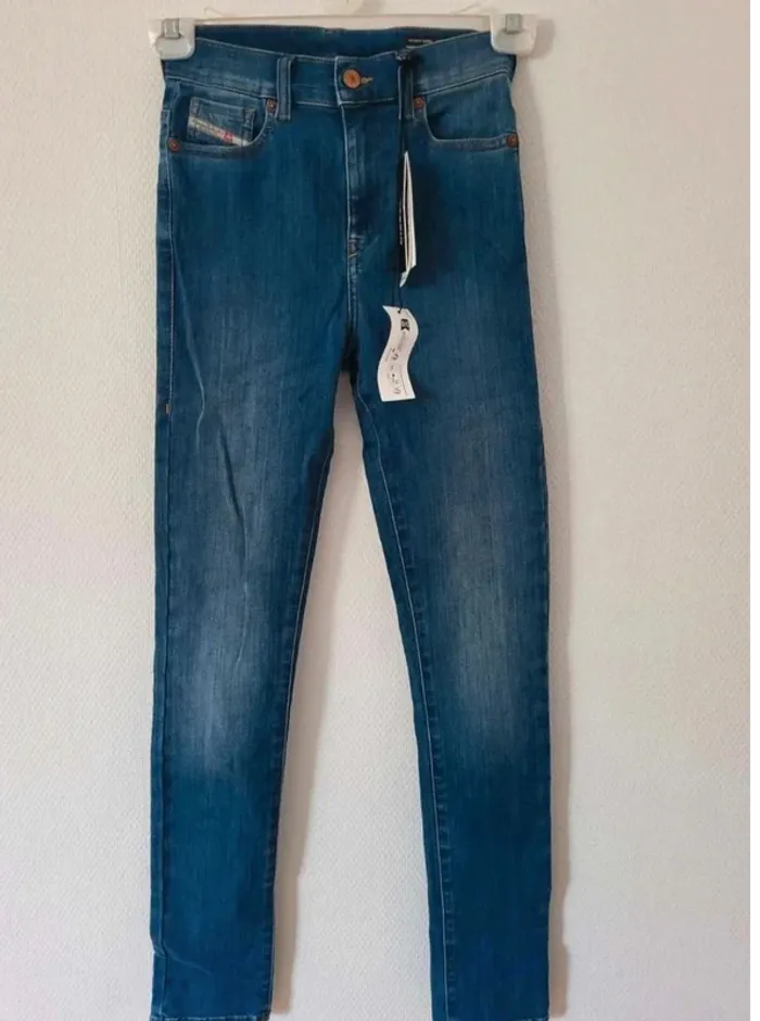 Jean Diesel  skinny/slim  Neuf taille  34