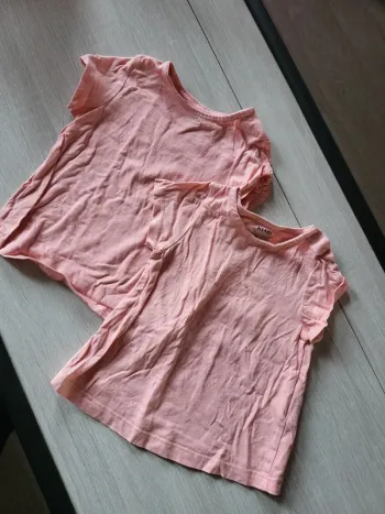 2 Tshirt shirt taille 12 mois