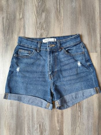 Short en jean Primark , taille 34 , très bon état