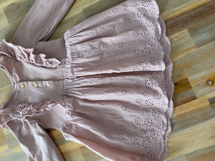 Robe broderie rose/lila poudré - photo numéro 3