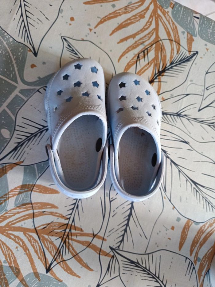Chaussures types Crocs taille 22 - photo numéro 2