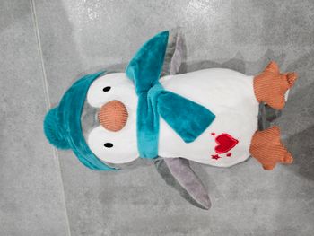 Peluche pingouin bleu