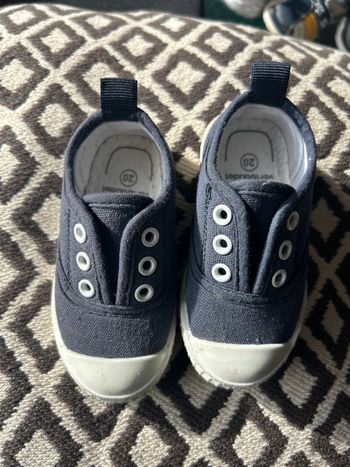 Chaussures légères vertbaudet pointure 20