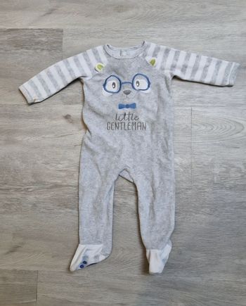 ​Pyjama/Grenouillère Gemo Bébé "Little Gentleman" Gris Rayé 12 Mois Tres Bonne Etat