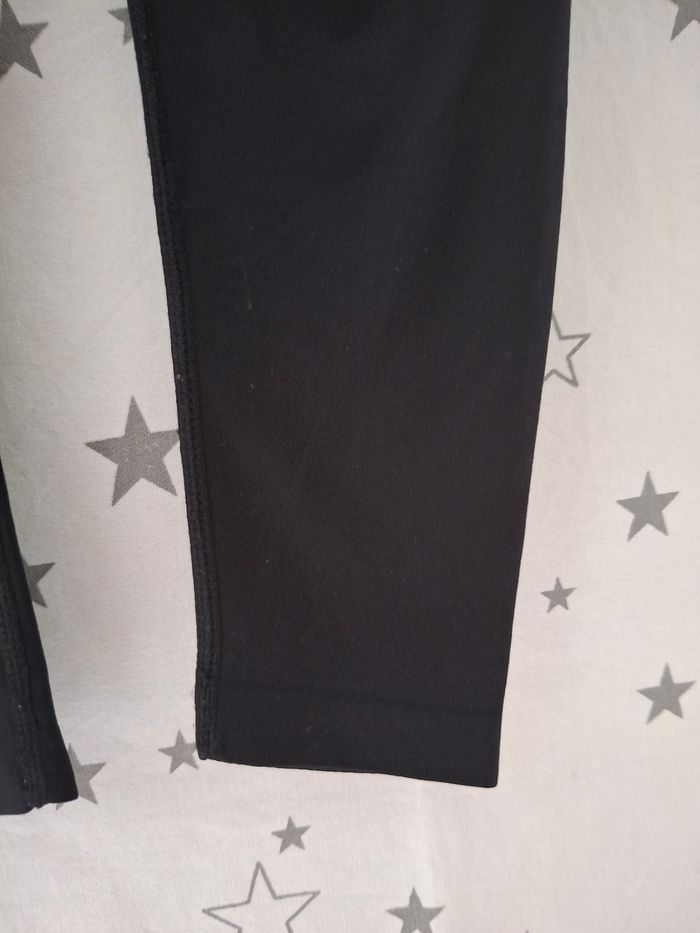 Legging noir taille élastique large 12 ans Domyos
Très bon état ni trous ni tache - photo numéro 5