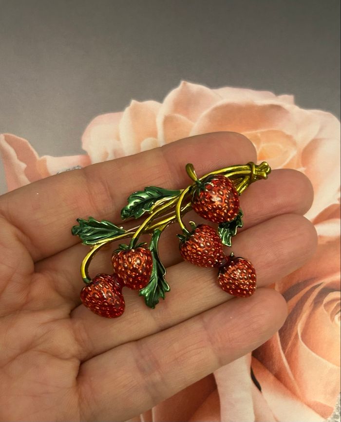 Ravissante Broche fraises - photo numéro 5